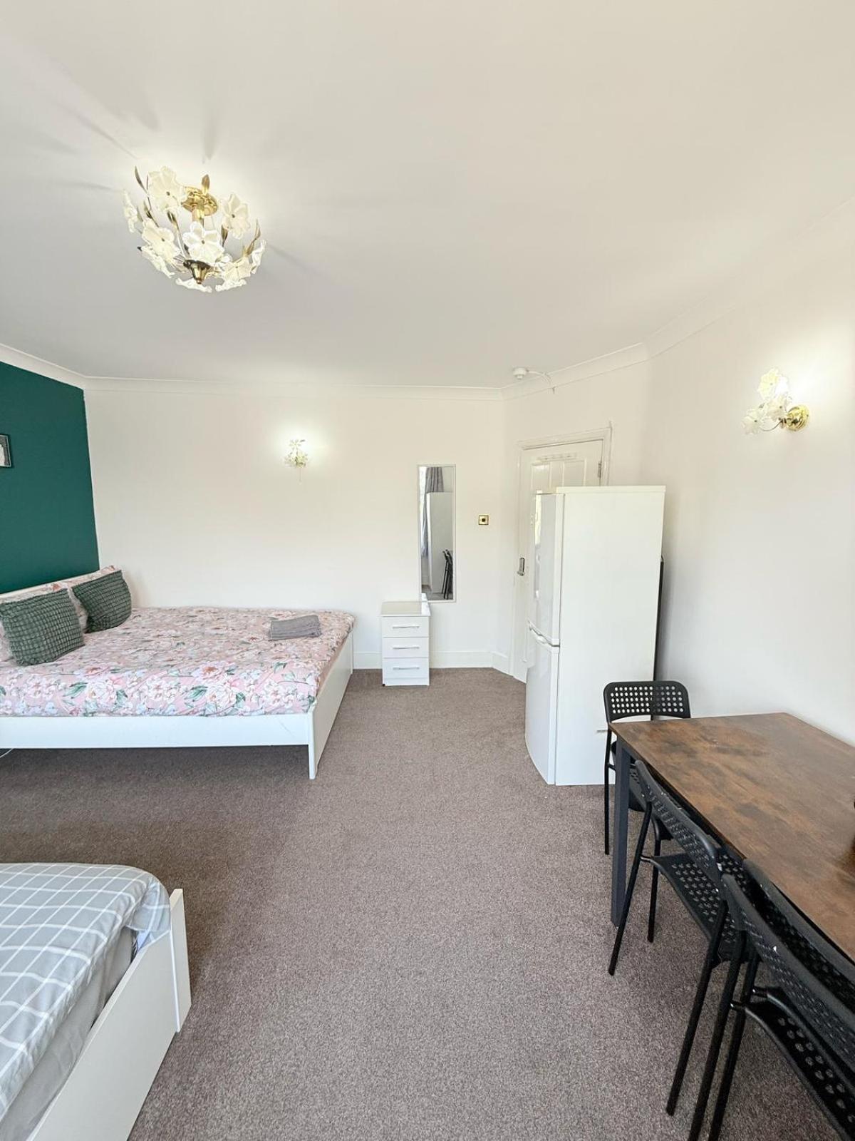 Wembley Rooms London Exterior photo